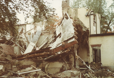 605982 Afbeelding van een onbekend ingestort huis, vermoedelijk in de omgeving van Zeist / Utrecht.